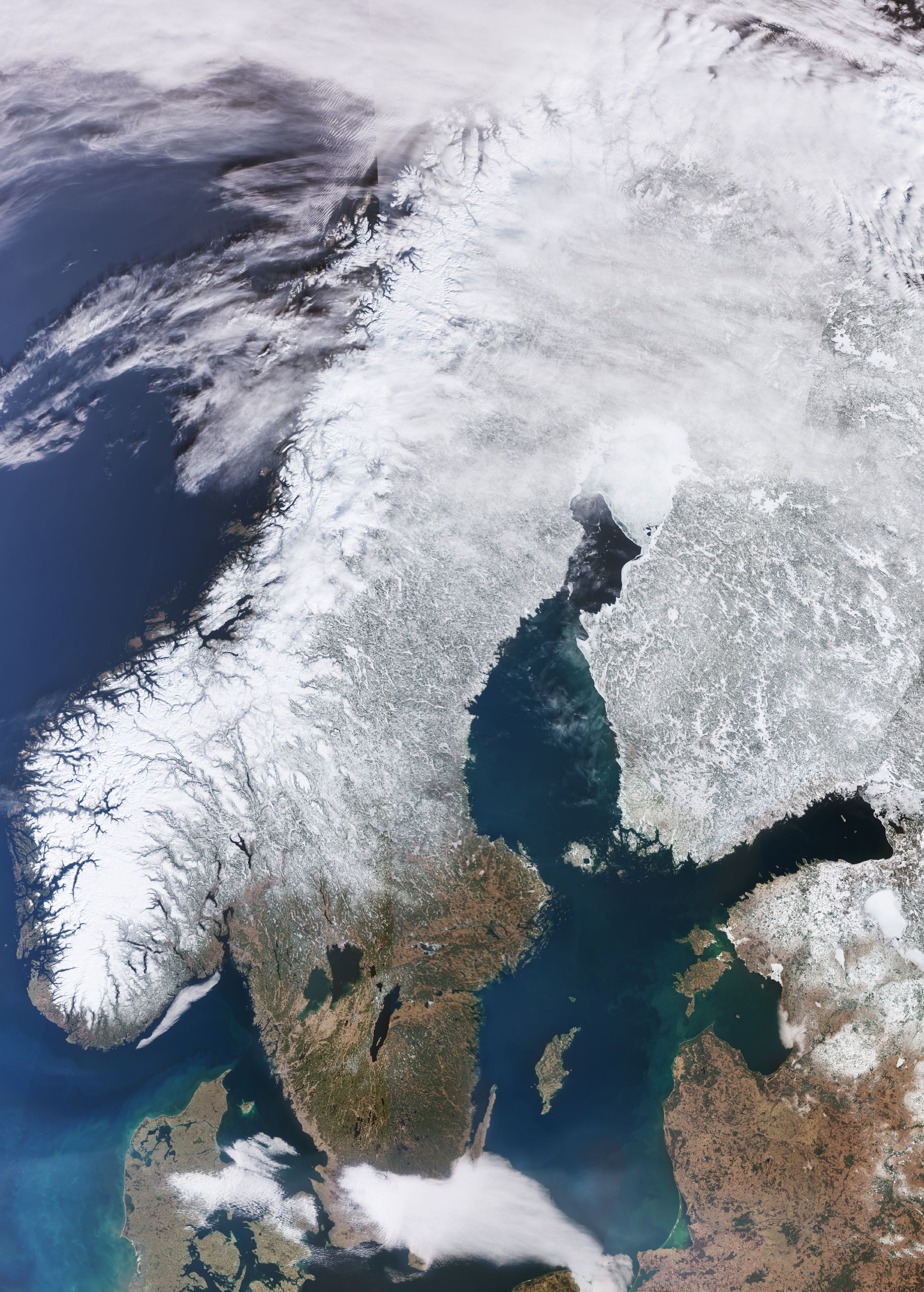 ESA - Immagine della settimana:  Penisola Scandinava (18 aprile 2022)