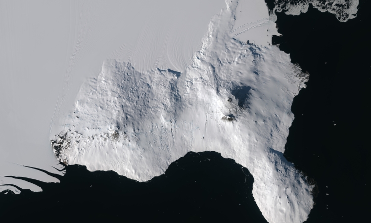 ESA - Immagine della settimana: Isola di Ross, Antartide (02 novembre 2024)