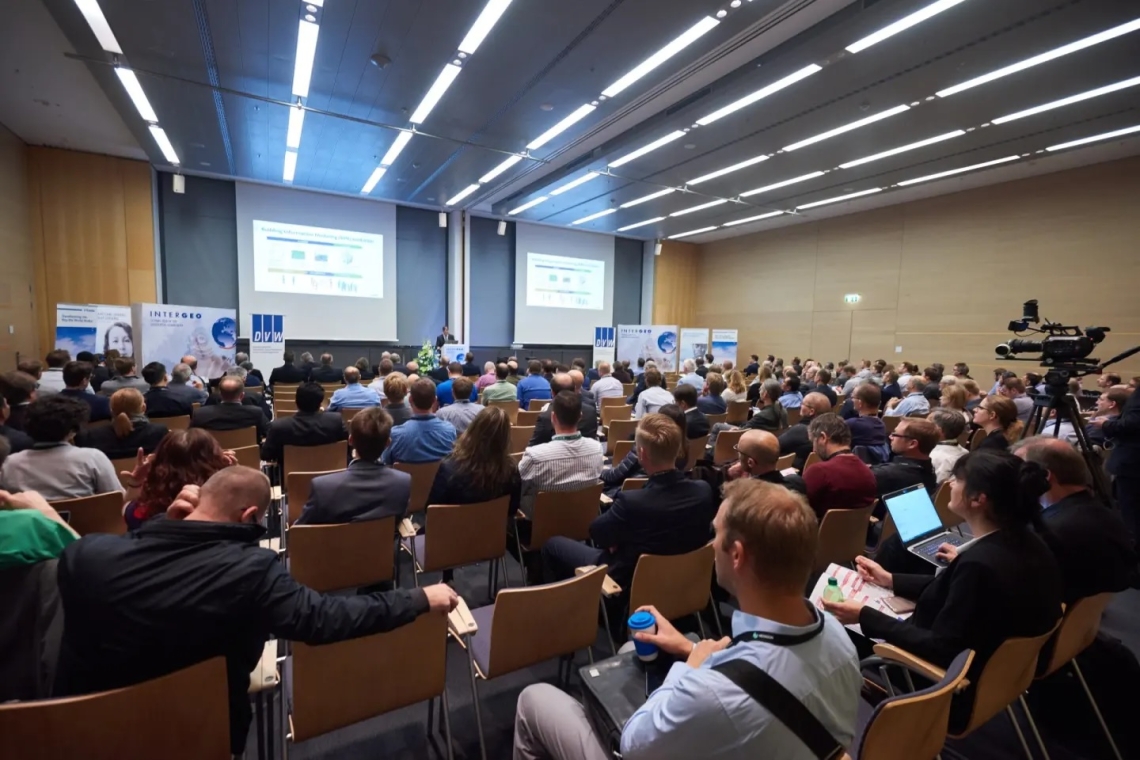 Geospazio e AI per un mondo sostenibile: conto alla rovescia per Intergeo 2025