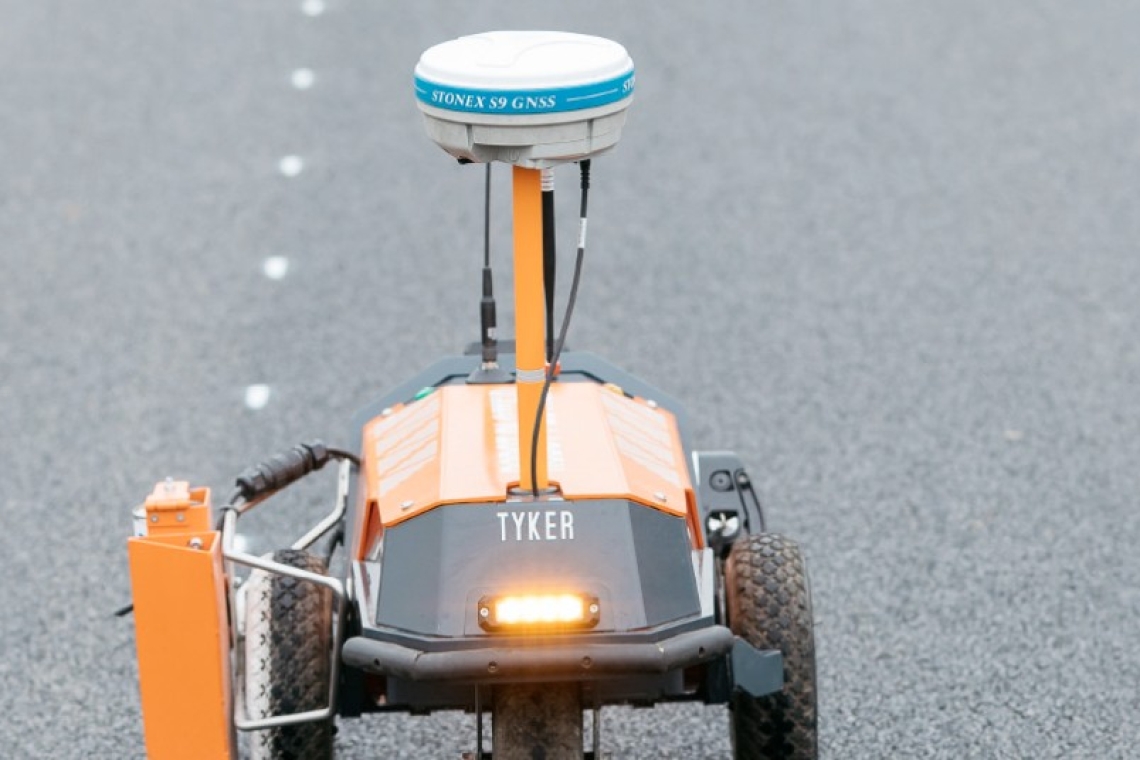 Robot Plotter: picchettamento autonomo di linee e punti