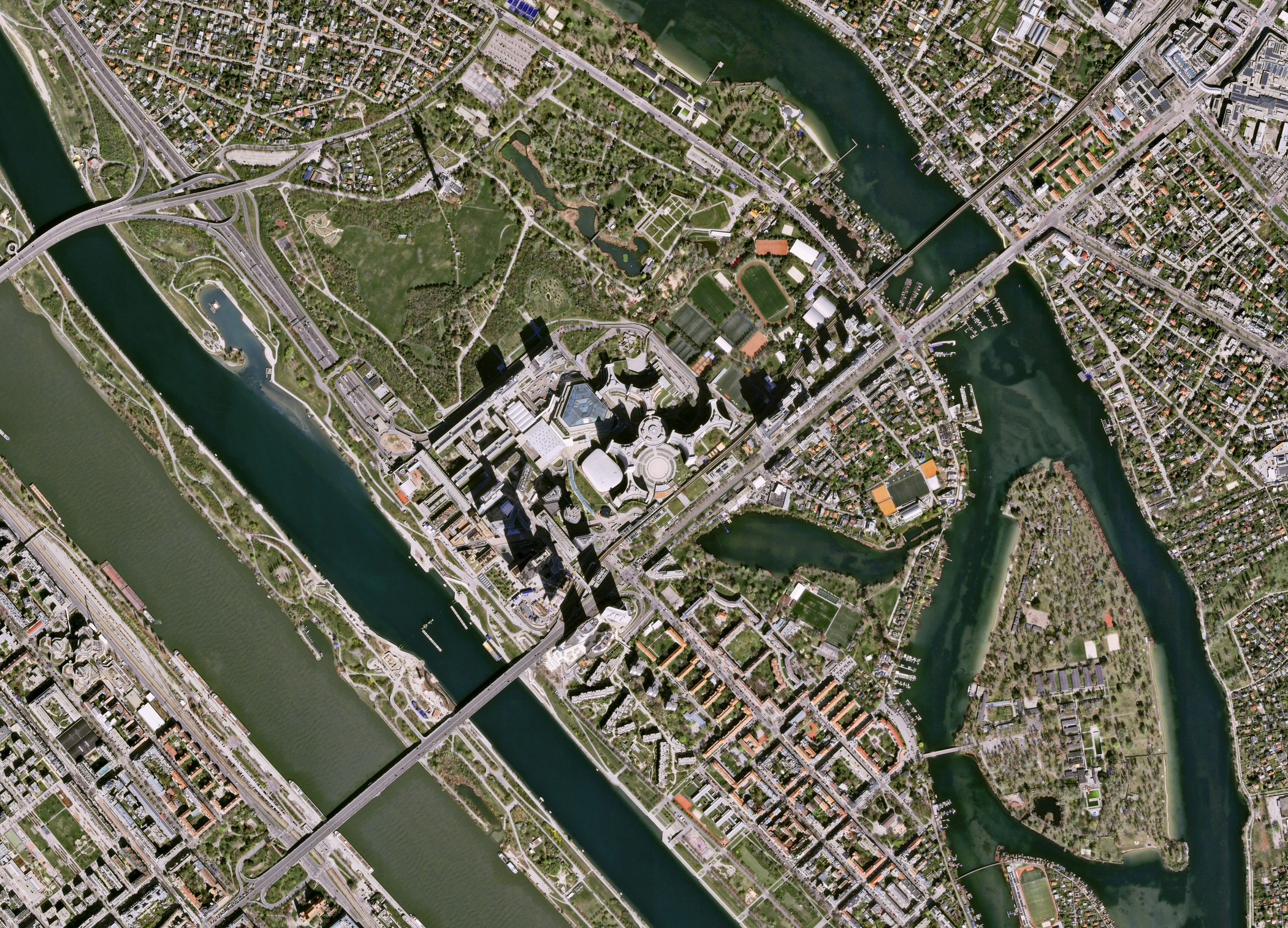 ESA - Immagine della settimana: Lo spartiacque del Danubio a Vienna (22 giugno 2025)